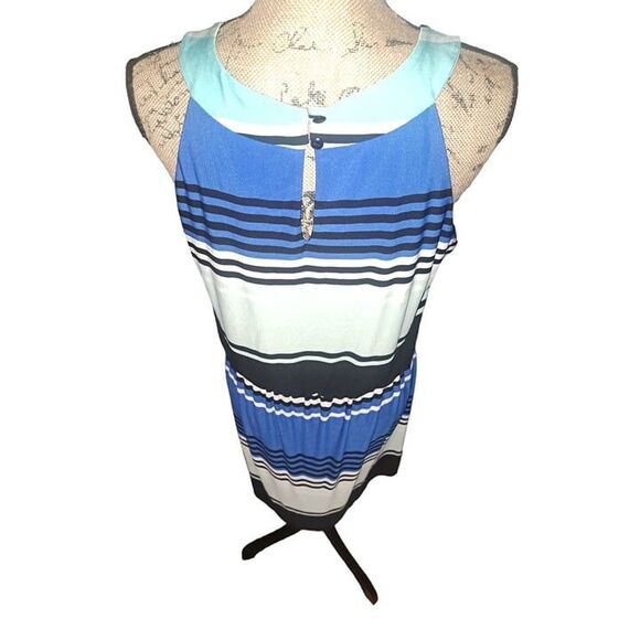 Spring Sale! Lot 32 Size Large - 2 dresses and 1 skirt-tank-sweater - Picture 10 of 12